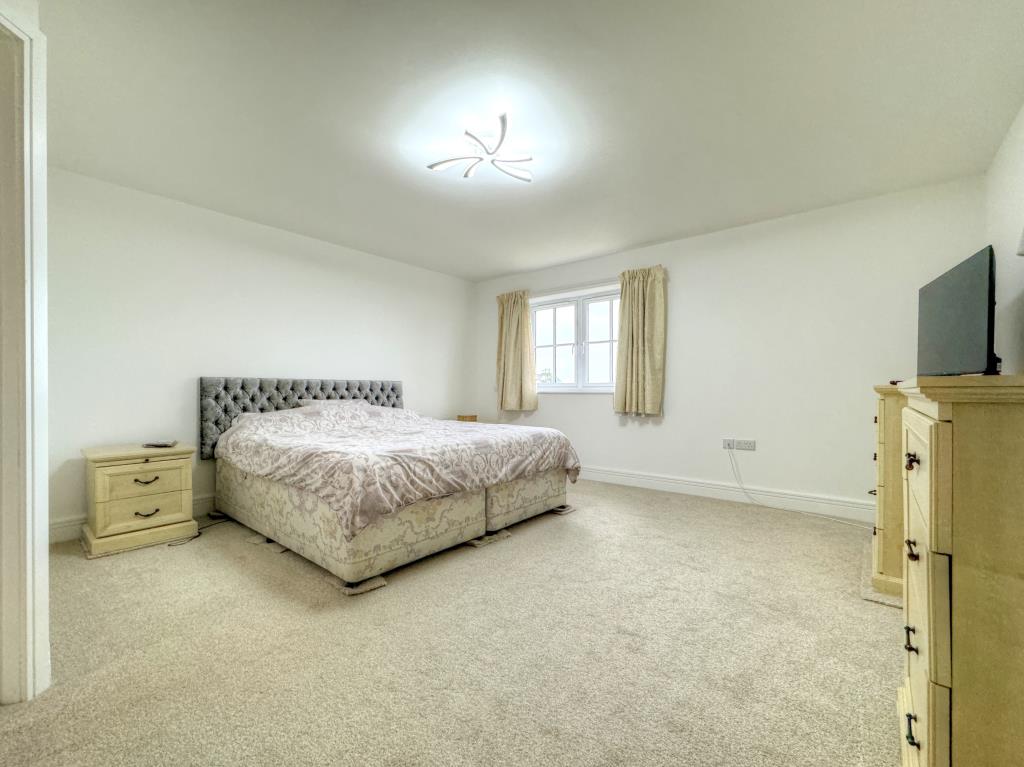 Lot: 142 - THREE-BEDROOM NEW BUILD HOME - Primary bedroom space